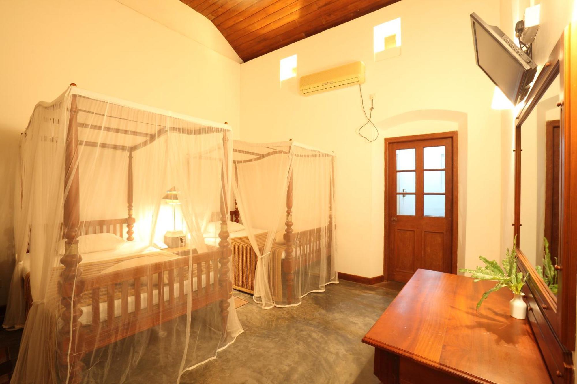 The Sanctuary At Tissawewa Hotel Anuradhapura Exterior photo